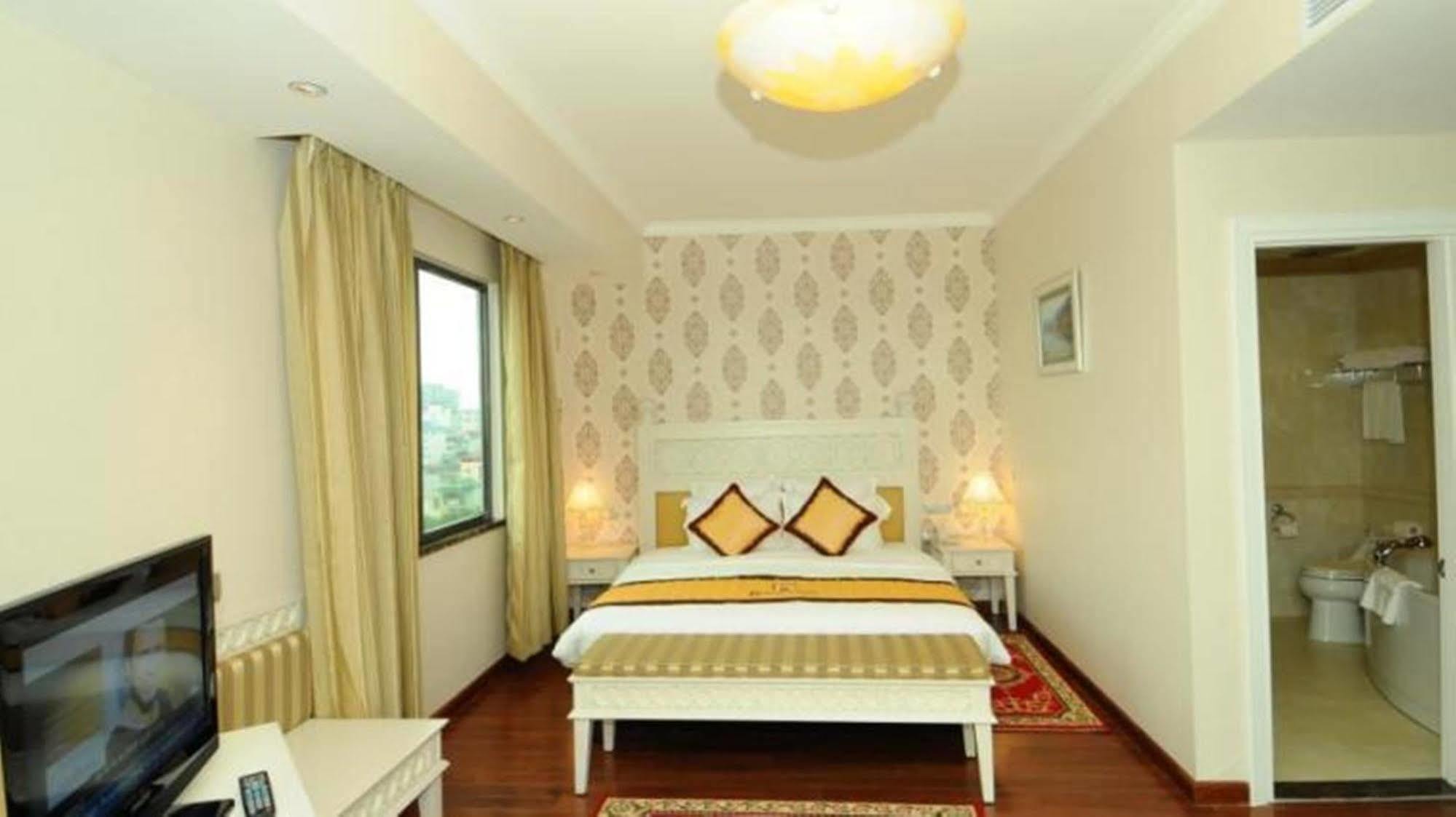 Royal Gate Hotel Ханой Екстериор снимка