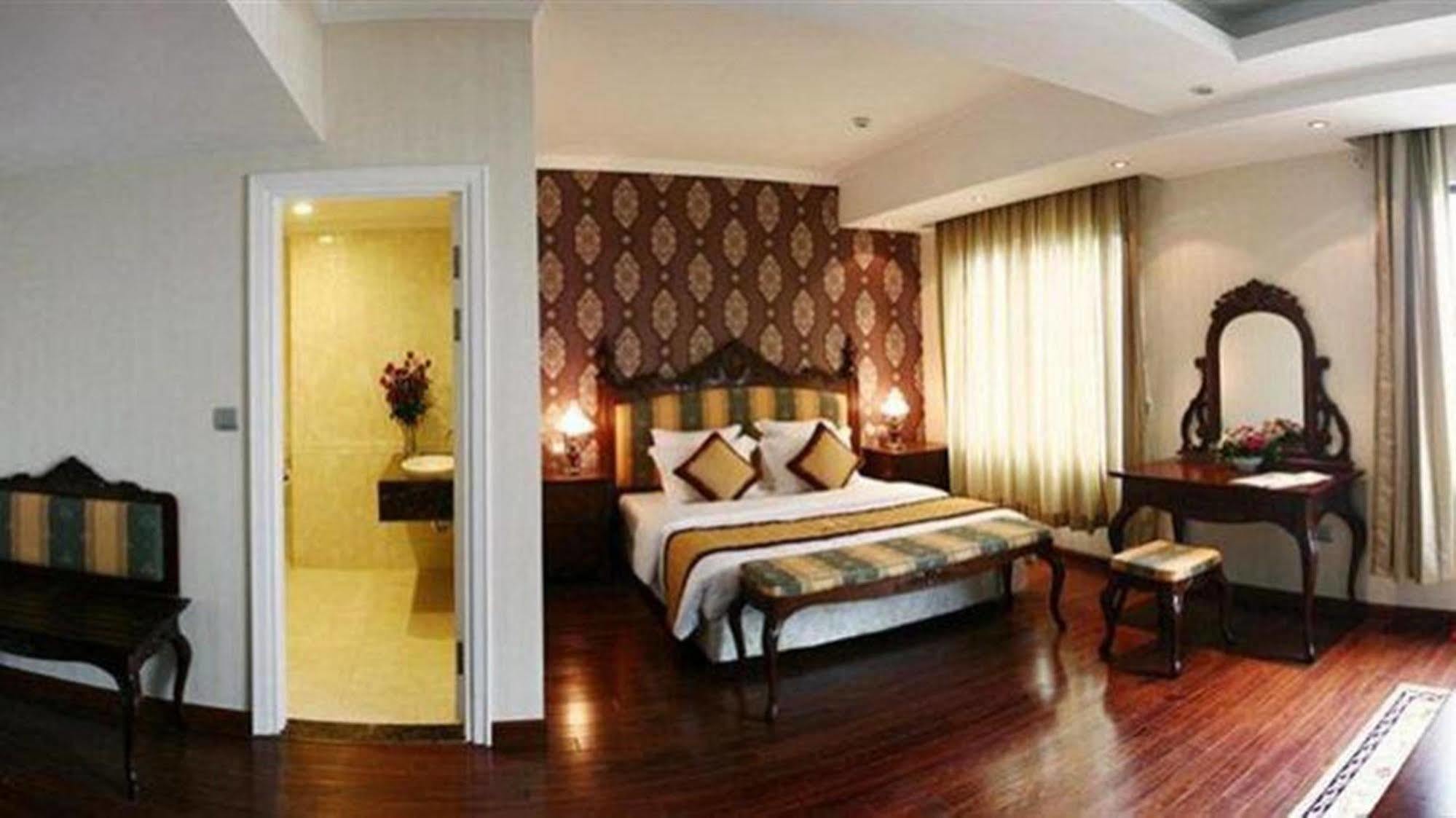 Royal Gate Hotel Ханой Екстериор снимка