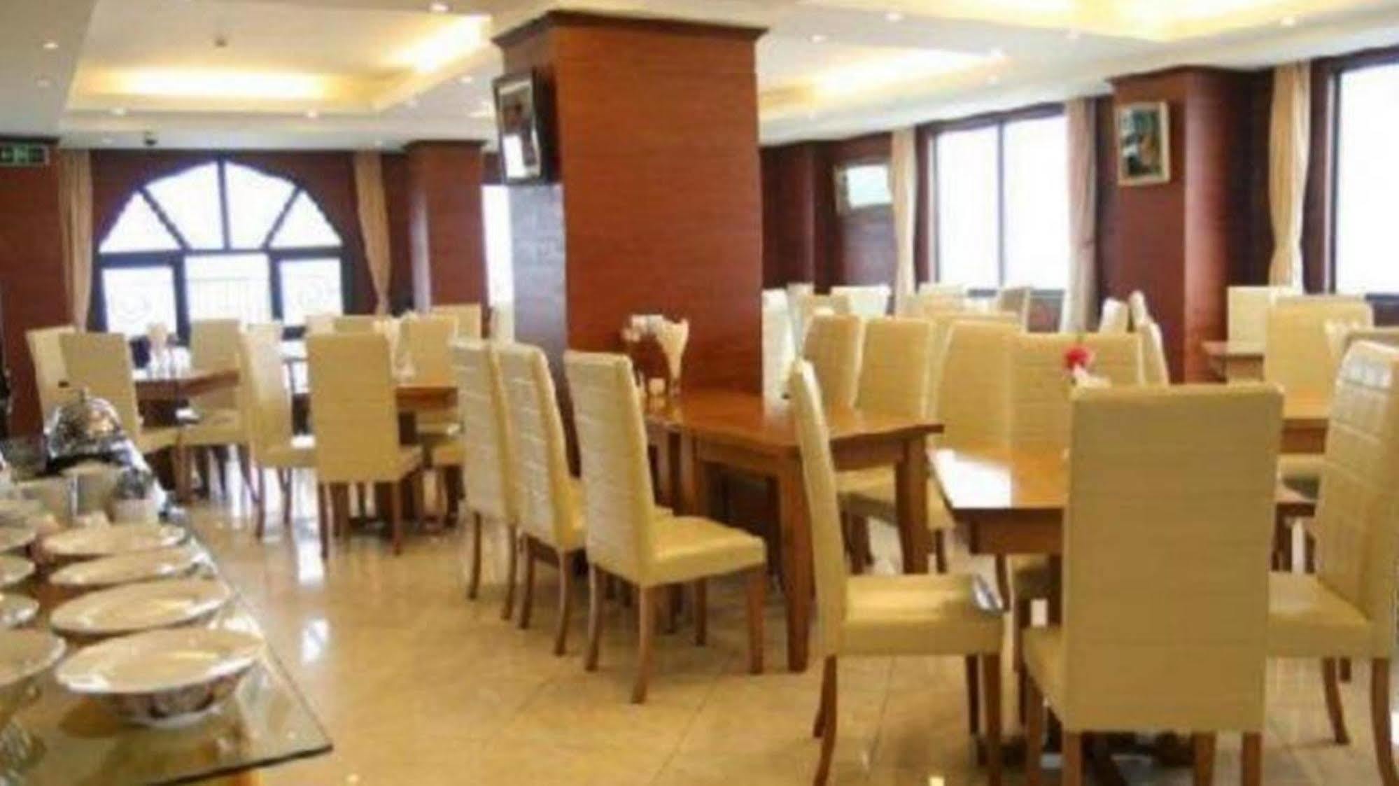 Royal Gate Hotel Ханой Екстериор снимка